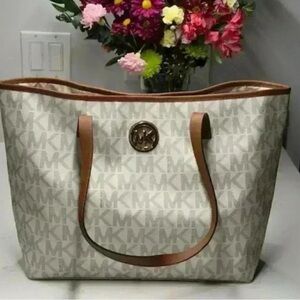 Michael Micheal Kors Jet Set Signature Tote Leather Trim NWOT